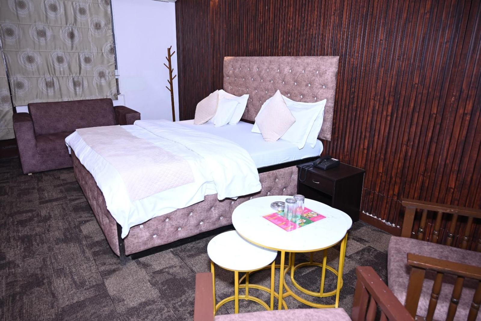 Hotel Kuber Rāi Buitenkant foto