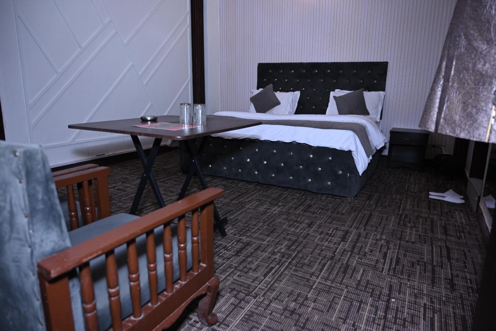 Hotel Kuber Rāi Buitenkant foto